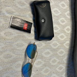 Ray-Ban blue/gold aviator